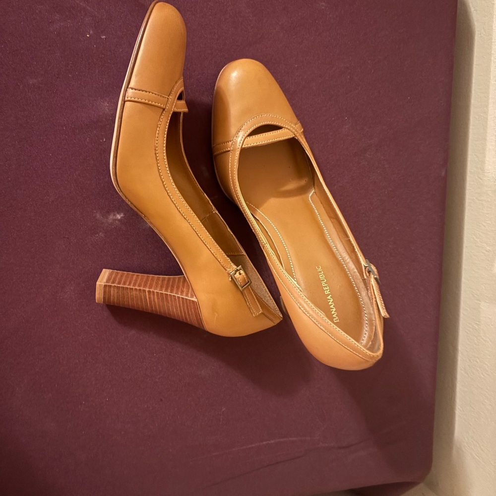 Banana Republic Camel Block Heel Pumps